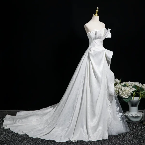 Charmant Weiß Spitze Blumen Applikationen Brautkleider / Hochzeitskleider 2025 Ballkleid Bandeau Ärmellos Rückenfreies Hof-Schleppe Hochzeit