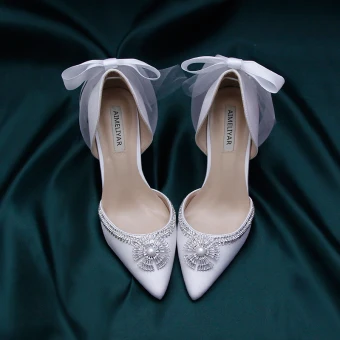 Charmant Ivoire Satin Chaussure De Mariée 2020 Noeud Perle Cristal Faux Diamant 9 Cm Talons Aiguilles À Bout Pointu Mariage Escarpins
