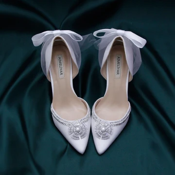 Charmig Elfenben Satin Brudskor 2020 Rosett Pärla Kristall Rhinestone 9 Cm Stilettklackar Spetsiga Bröllop Pumps