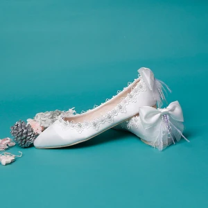 Élégant Ivoire Satin Plate Chaussure De Mariée 2020 Perle En Dentelle Fleur Noeud À Bout Pointu