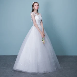 Betaalbare Witte Trouwjurken 2018 Baljurk Kant Appliques Rhinestone Ronde Hals Ruglooze Korte Mouwen Lange Huwelijk