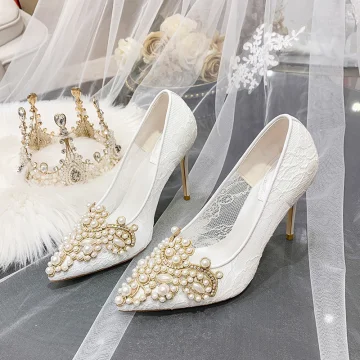 Charmig Elfenben Spets Brudskor 2020 Läder Pärla Rhinestone 10 Cm Stilettklackar Spetsiga Bröllop Pumps