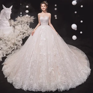 Charmant Ivoor Trouwjurken 2020 Baljurk Strapless Pailletten Kant Bloem Mouwloos Ruglooze Royal Train