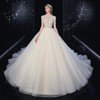 Style Chinois Ivoire Perlage Robe De Mariée 2020 Robe Boule Encolure Dégagée Perle Faux Diamant Manches Courtes Dos Nu Cathedral Train