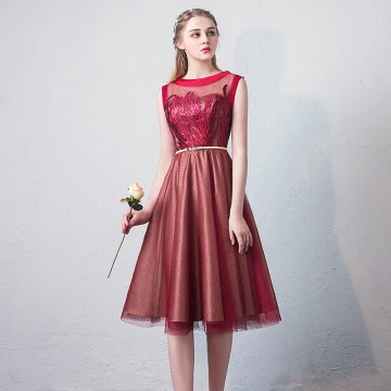Chic Belle Bordeaux De Retour Robe De Graduation 2018 Princesse En Dentelle Paillettes Ceinture Encolure Dégagée Sans Manches Mi Longues Robe De Ceremonie