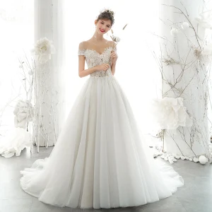 Élégant Ivoire Robe De Mariée 2020 Princesse Encolure Dégagée Perlage Perle Faux Diamant En Dentelle Fleur Manches Courtes Dos Nu Chapel Train