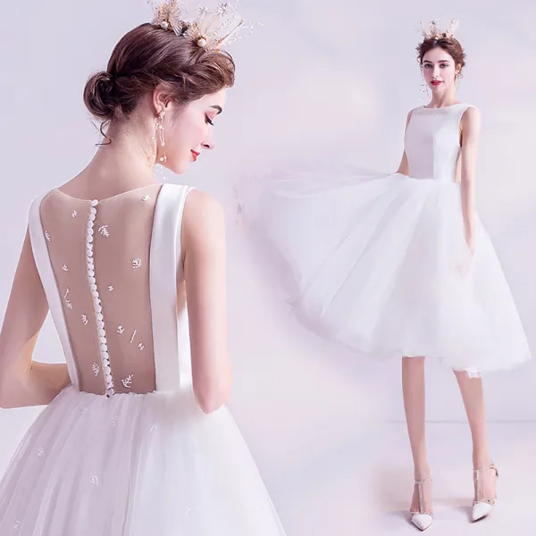 Modest / Simple White Wedding Dresses A-Line / Princess 2020 Covered Button Scoop Neck Beading Sleeveless Knee-Length