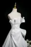 Charmant Weiß Spitze Blumen Applikationen Brautkleider / Hochzeitskleider 2025 Ballkleid Bandeau Ärmellos Rückenfreies Hof-Schleppe Hochzeit