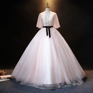 Elegant Rødmende Rosa Perle Rhinestone Blonder Blomst Ballkjoler Ballkjole Ryggløse 2021 Scoop Halsen Sløyfe Sash 1 2 Ermer Lange Ball Formelle Kjoler