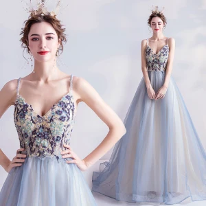 Charmant Bleu Ciel Robe De Bal 2020 Princesse Bretelles Spaghetti Perlage Perle Faux Diamant En Dentelle Fleur Sans Manches Dos Nu Train De Balayage Robe De Ceremonie