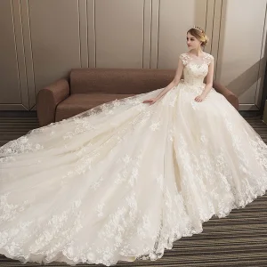 Mode Champagne Bröllopsklänningar 2018 Balklänning Spets Appliqués Beading Paljetter Urringning Halterneck Ärmlös Royal Train Bröllop