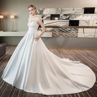 Classique Ivoire Robe De Mariée 2018 Princesse En Dentelle Fleur Encolure Dégagée Dos Nu Sans Manches Cathedral Train Mariage