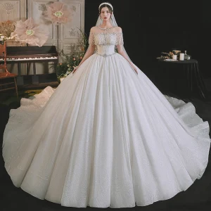 Luxus Herrlich Ivory Creme Perlenstickerei Strass Pailletten Brautkleider Hochzeitskleider 2021 Ballkleid Rundhalsausschnitt Spitze Blumen Kurze Ärmel Rückenfreies Königliche Schleppe Hochzeit
