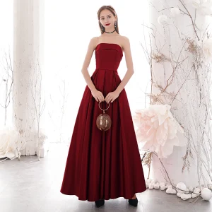 Élégant Bordeaux Robe De Soirée 2020 Princesse Bustier Sans Manches Dos Nu Longue Robe De Ceremonie