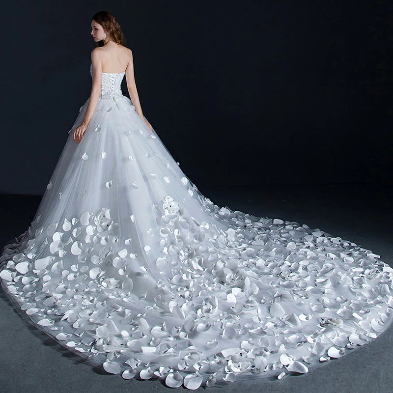 Fantastiske Unike Hvit Brudekjoler 2018 Ballkjole Appliques Beading Rhinestone Kjæreste Ryggløse Uten Ermer Royal Train Bryllup