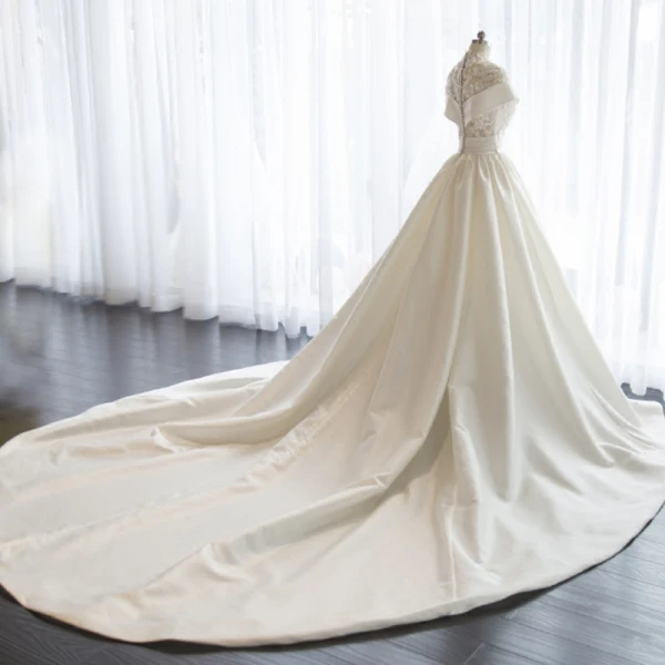 Chinese style White Wedding Dresses 2017 High Neck Short Sleeve Backless Beading Sequins Ruffle Satin Lace Chapel Train