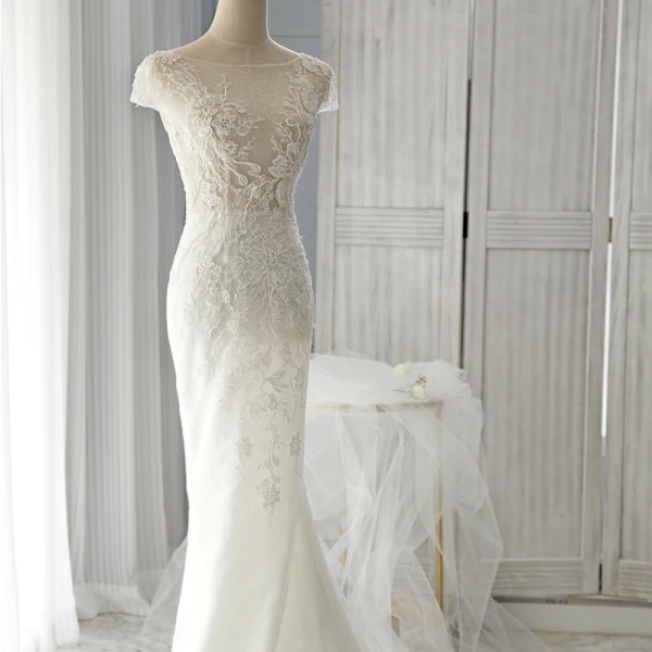 Schöne Ivory / Creme Brautkleider 2017 Kurze Ärmel Applikationen Mit Spitze Rückenfreies Rüschen Tülle Stoffgürtel Abnehmbar Hof-Schleppe