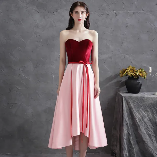 Chic / Beautiful Red Satin Asymmetrical Cocktail Dresses 2021 A-Line / Princess Suede Strapless Bow Sleeveless Backless Cocktail Party Formal Dresses
