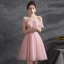 Schöne Rosa Heimkehr Cocktailkleider Abiballkleider 2021 A Linie Off Shoulder Perlenstickerei Pailletten Stoffgürtel Kurze Ärmel Rückenfreies Knielang Cocktail Festliche Kleider