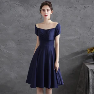 Simple Bleu Marine De Retour Satin Robe De Graduation 2021 Princesse Encolure Carrée Manches Courtes Dos Nu Mi Longues Robe De Ceremonie