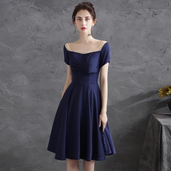 Simple Bleu Marine De Retour Satin Robe De Graduation 2021 Princesse Encolure Carrée Manches Courtes Dos Nu Mi Longues Robe De Ceremonie