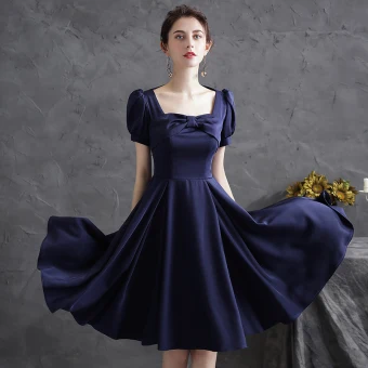 Simple Bleu Marine Satin De Retour Robe De Graduation 2021 Princesse Encolure Carrée Noeud Manches Courtes Mi Longues Robe De Ceremonie