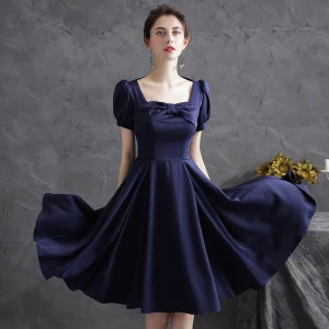 Simple Bleu Marine Satin De Retour Robe De Graduation 2021 Princesse Encolure Carrée Noeud Manches Courtes Mi Longues Robe De Ceremonie