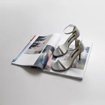 Simple Été Gris Vêtement De Rue Sandales Femme 2020 Daim Bride Cheville 8 Cm Talons Aiguilles Peep Toes Bout Ouvert Sandales