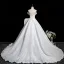 Charmant Weiß Spitze Blumen Applikationen Brautkleider / Hochzeitskleider 2025 Ballkleid Bandeau Ärmellos Rückenfreies Hof-Schleppe Hochzeit