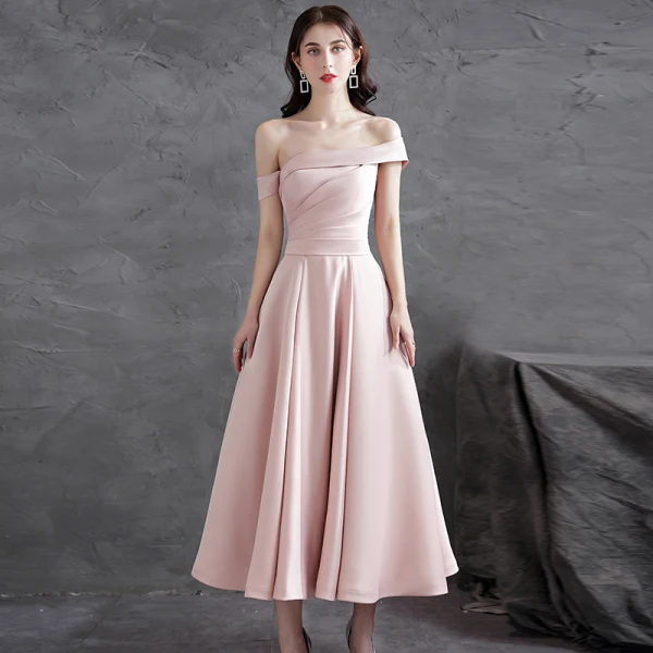 Modest / Simple Blushing Pink Satin Homecoming Graduation Dresses  Bridesmaid Dresses 2021 A-Line / Princess Off-The-Shoulder Sleeveless  Backless Tea-length Formal Dresses