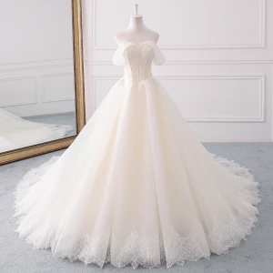 Chic Belle Champagne Robe De Mariée 2018 Robe Boule Perlage Paillettes En Dentelle De L Épaule Dos Nu Sans Manches Royal Train Mariage