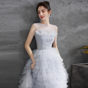 Moderne Mode Gris Plissée Robe De Cocktail Robe De Fete 2021 Princesse Encolure Dégagée Sans Manches Mi Longues Cocktail Robe De Ceremonie