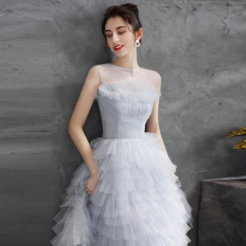 Moderne Mode Gris Plissée Robe De Cocktail Robe De Fete 2021 Princesse Encolure Dégagée Sans Manches Mi Longues Cocktail Robe De Ceremonie