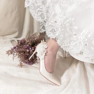 Charming Ivory Satin Pearl Wedding Shoes 2020 Leather Lace Flower 8 Cm Stiletto Heels Pointed Toe Wedding Pumps