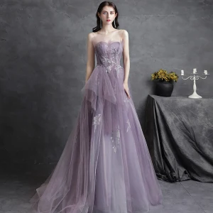Schöne Violett Ballkleider Abendkleider 2021 A Linie Bandeau Pailletten Spitze Blumen Ärmellos Rückenfreies Sweep Pinsel Zug Abend Festliche Kleider