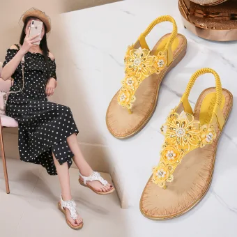 Charmant Jaune Désinvolte Sandales Femme 2020 En Dentelle Fleur Cristal Faux Diamant Perle Peep Toes Bout Ouvert Plate Sandales