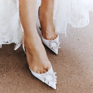 Charming Ivory Rhinestone Slingbacks Wedding Shoes 2020 Leather 8 Cm Stiletto Heels Pointed Toe Wedding Sandals