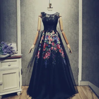 Vintage Originale Noire Robe De Bal 2018 Princesse Perlage En Dentelle Fleur Impression Encolure Dégagée Dos Nu Sans Manches Longue Robe De Ceremonie