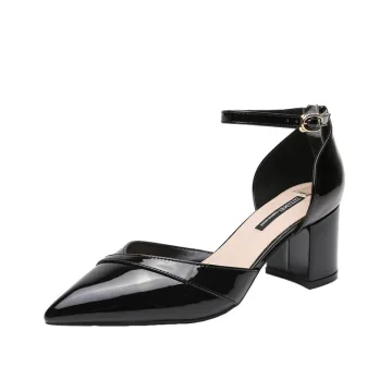 Snygga Fina Svarta Casual Sandaler Dam 2020 Lackläder Ankelband 6 Cm Tjocka Klackar Spetsiga Sandaler