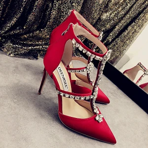 Charmant Rouge Soirée Sandales Femme 2020 Cuir Faux Diamant T Strap 9 Cm Talons Aiguilles À Bout Pointu Sandales