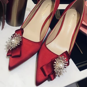 Elegante Bordeaux Leer Bruidsschoenen 2020 Parel Rhinestone Strik 10 Cm Naaldhakken Stiletto Spitse Neus Huwelijk Pumps