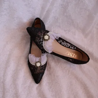 Charming Black Honeymoon Pumps 2020 Pearl Lace Flower 4 Cm Stiletto Heels Pointed Toe Low Heel Pumps