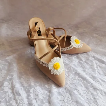 Chic Beautiful Street Wear Lace Flower Womens Sandals 2020 X Strap 5 Cm Stiletto Heels Pointed Toe Sandals