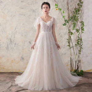 Elegant Champagne Brudekjoler 2018 Prinsesse Blonder V Hals Ryggløse Korte Ermer Domstol Tog Bryllup