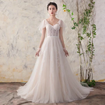 Élégant Champagne Robe De Mariée 2018 Princesse En Dentelle V Cou Dos Nu Manches Courtes Tribunal Train Mariage