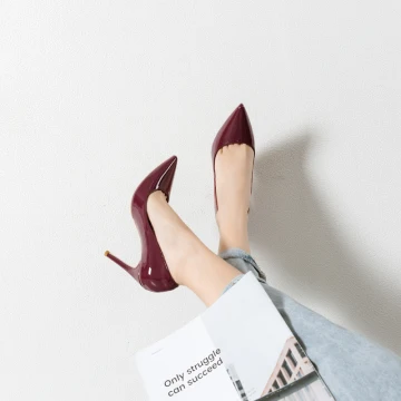 Snygga Fina Burgundy Kontors Ol Läder Pumps 2020 Lackläder 10 Cm Stilettklackar Spetsiga Pumps