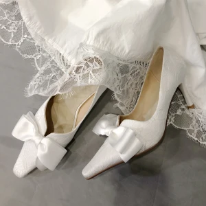 Elegant Ivory Lace Wedding Shoes 2020 Leather Bow 7 Cm Stiletto Heels Pointed Toe Wedding Pumps