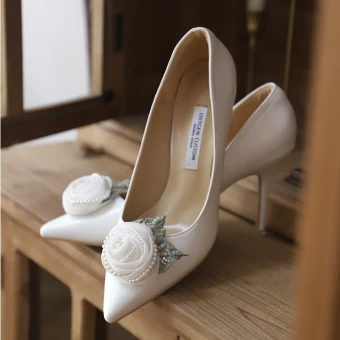 Élégant Chic Belle Blanche Satin Chaussure De Mariée 2020 Perle Fleur 9 Cm Talons Aiguilles À Bout Pointu Mariage Escarpins
