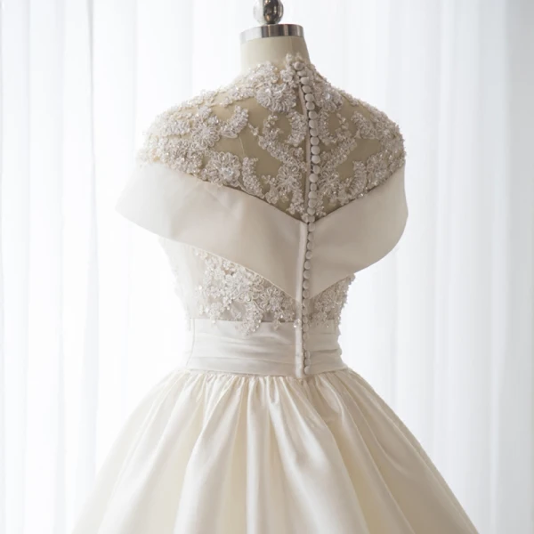 Chinese style White Wedding Dresses 2017 High Neck Short Sleeve Backless Beading Sequins Ruffle Satin Lace Chapel Train