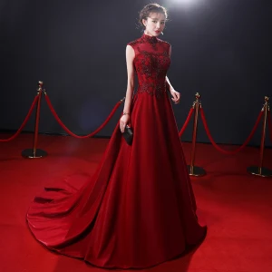 Style Chinois Bordeaux Robe De Soirée 2018 Princesse Perlage Cristal Perle En Dentelle Fleur Col Haut Dos Nu Sans Manches Train De Balayage Robe De Ceremonie